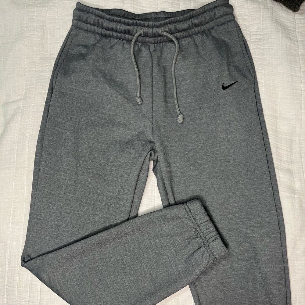 Nike Sweats THERMA-FIT. Size XS Women